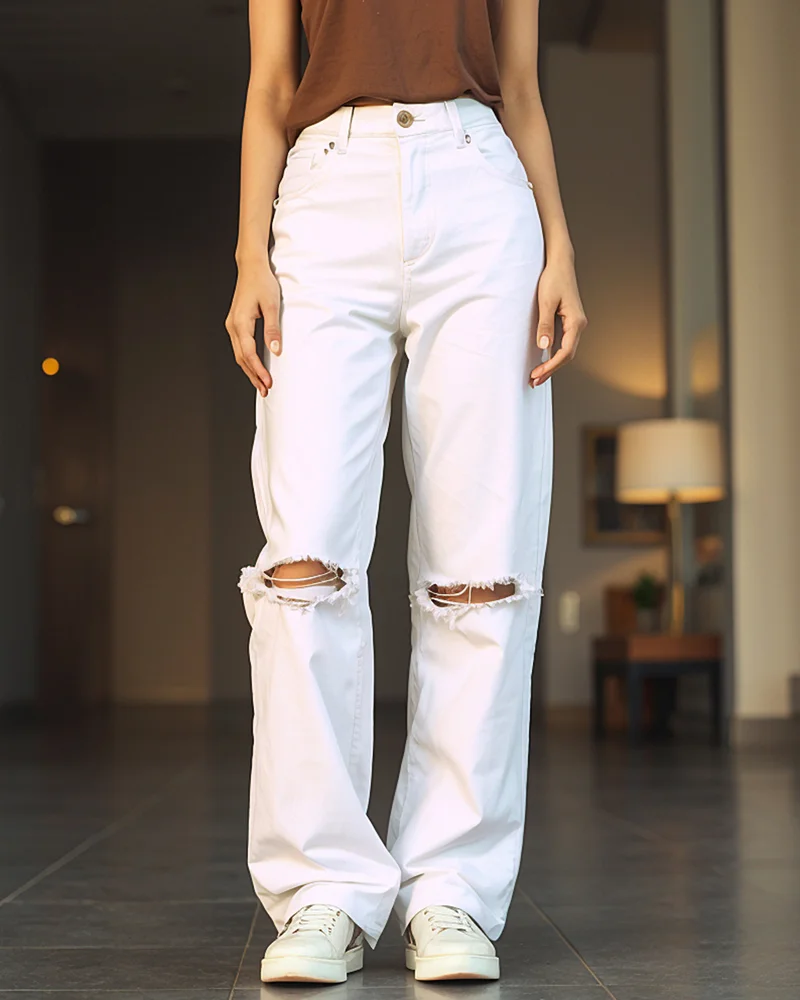 بيواكوف Women's White Baggy Distressed Wide Leg Jeans